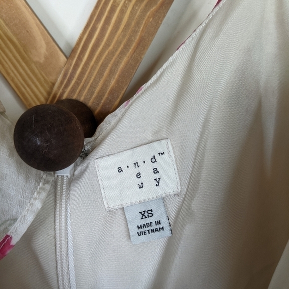 A New Day Hydrangea Floral Tiered Midi Dress - Picture 6 of 9